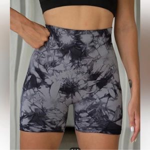 Gray seamless scrunch biker shorts. Never worn, size small